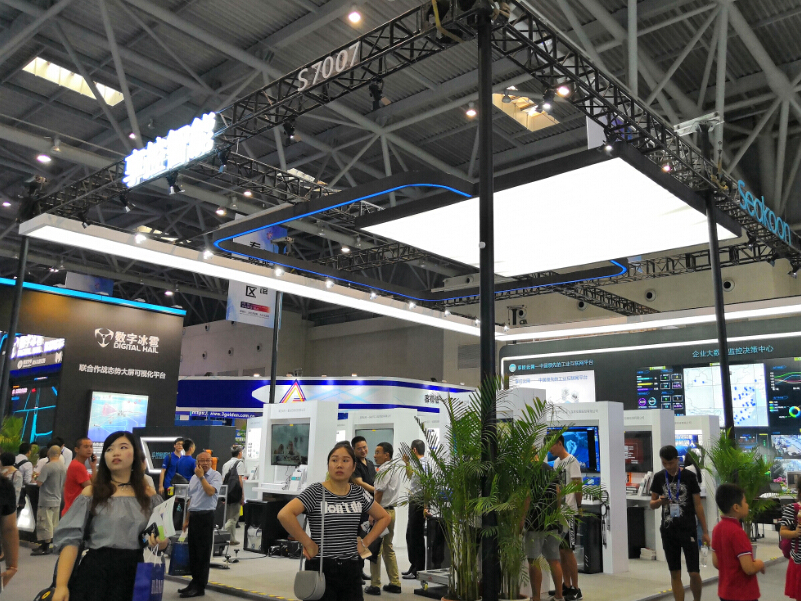 享控智能—智博會(huì)展覽設(shè)計(jì)裝修案例 享控智能—智博會(huì)展覽設(shè)計(jì)裝修案例
